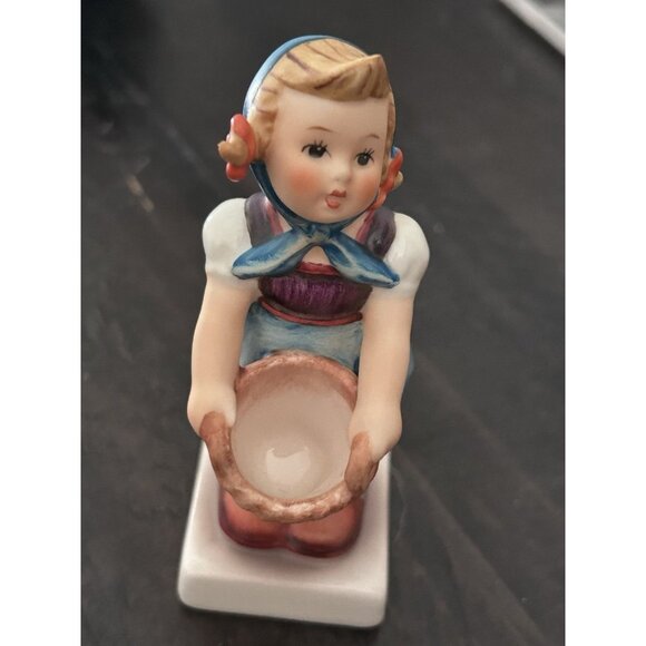 Hummel Goebel Figurine Girl With Basket Little Helper Germany - Picture 1 of 8
